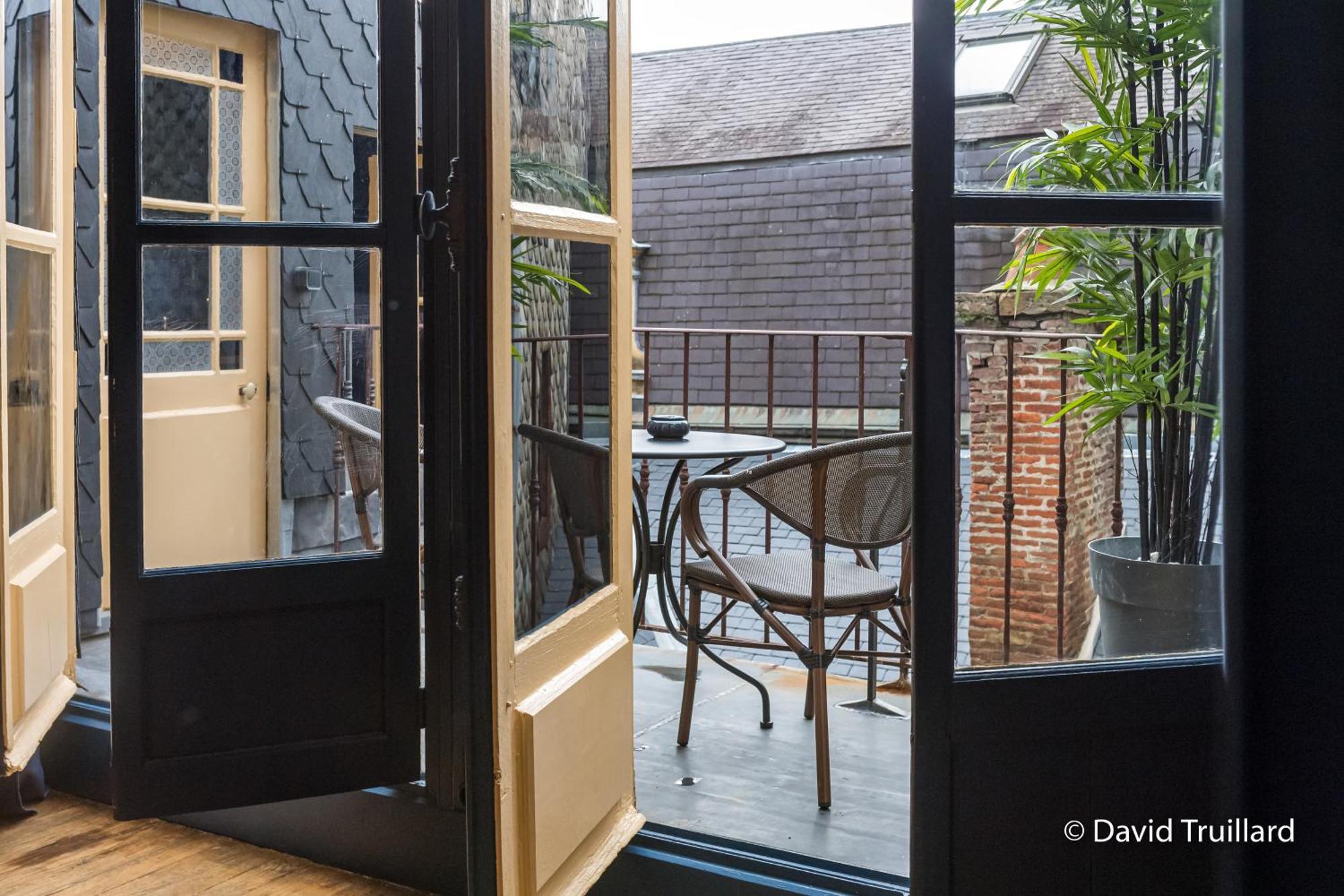Suites Mana- Studio Art Ducal Avec Terrasse Sur L'Arriere De La Place Ducale Parking Inclus Charleville-Mezieres Exterior photo